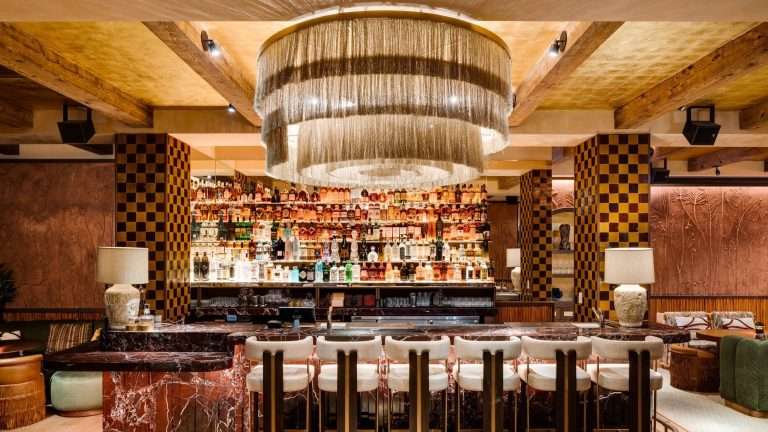 Crewfare Blog: Laid-Back Nightlife Escapes: Miami’s Best Speakeasies and Sophisticated Hangouts
